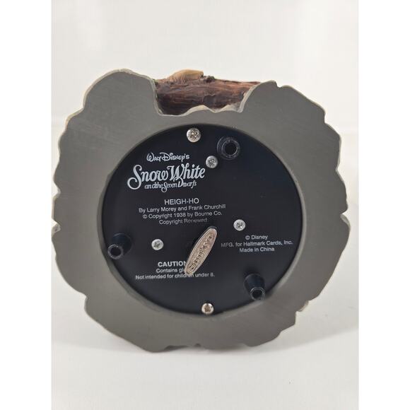 Disney Hallmark Snow White & 7 Dwarfs Musical Snow Globe “Heigh-Ho” - Picture 6 of 7